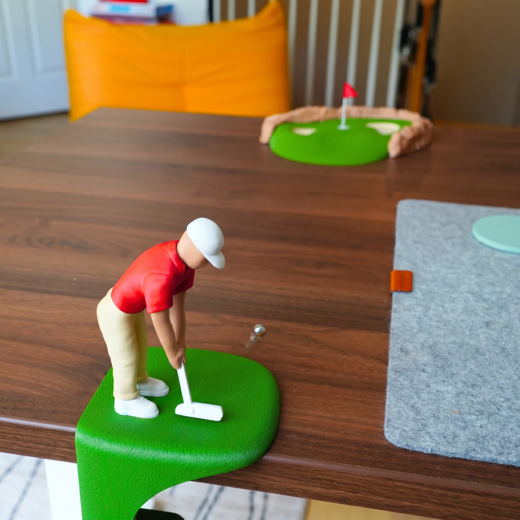 ⛳  Desktop Golf – Introducing the "Real Golfer" Putting Game!