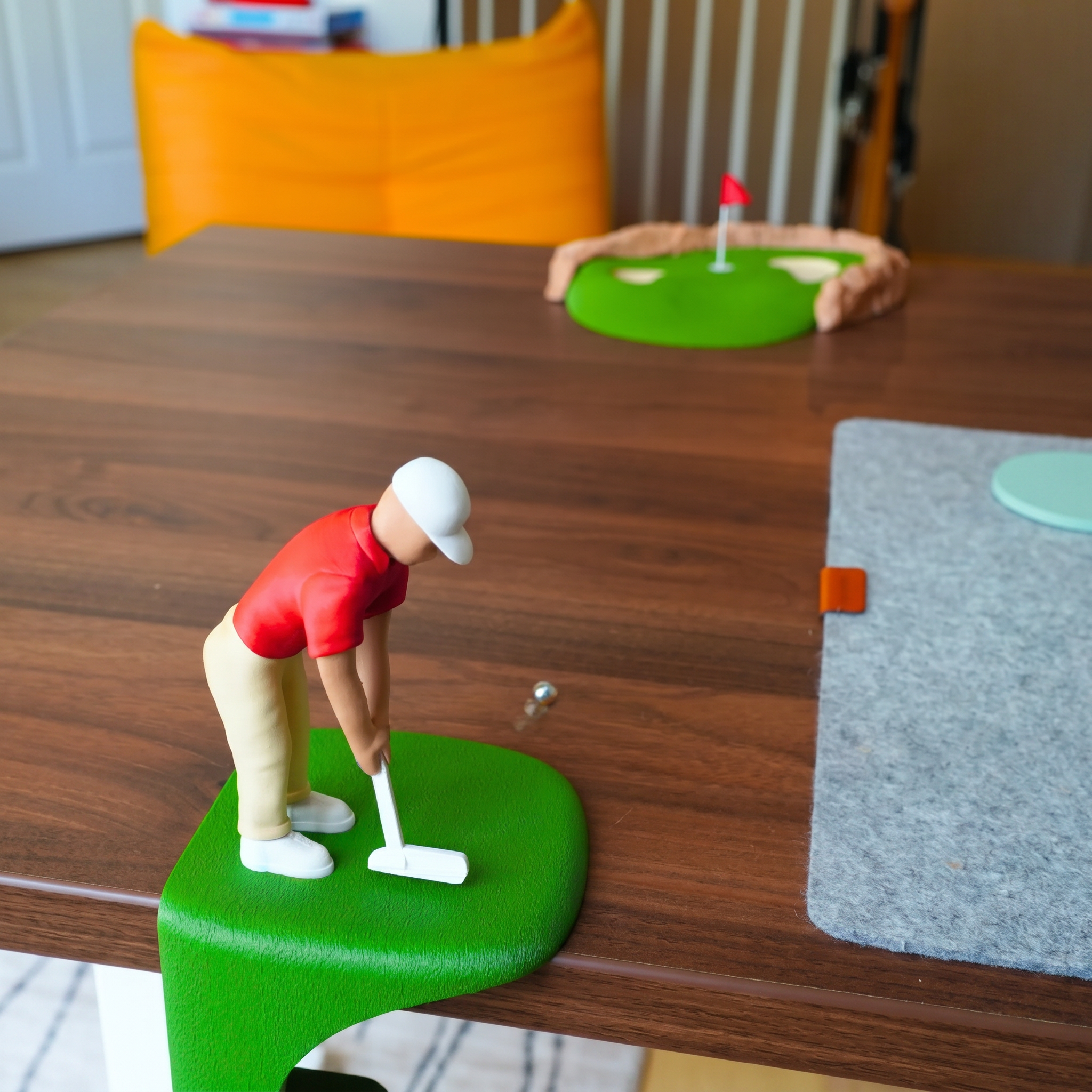 ⛳  Desktop Golf – Introducing the "Real Golfer" Putting Game!