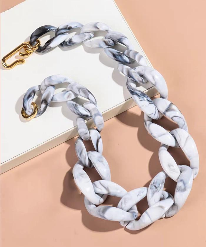 Montana West Acrylic Chain Strap